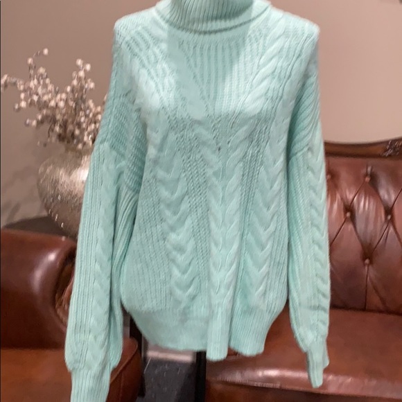 sweater - Picture 4 of 6